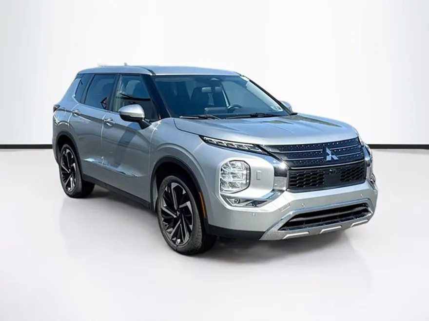 2022 Mitsubishi Outlander SE photo 1