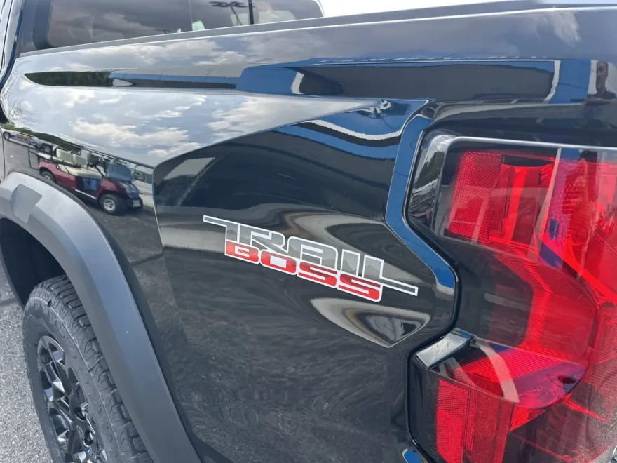 2026 Chevrolet Colorado Trail Boss photo 1
