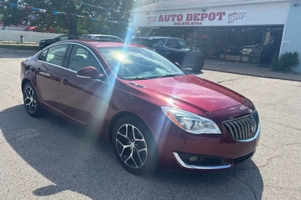 2017 Buick Regal Sport Touring photo 1