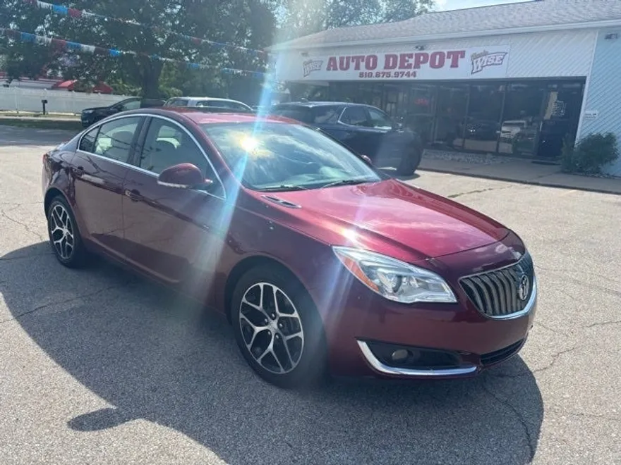 2017 Buick Regal Sport Touring photo 1