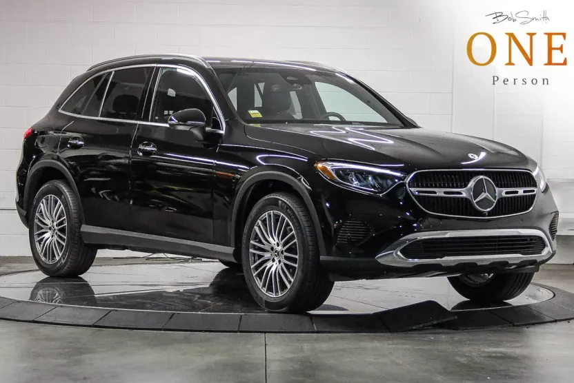 2025 Mercedes Benz GLC 300 photo 1