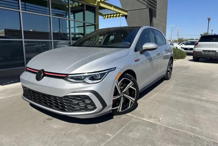 2024 Volkswagen Golf GTI SE photo 1