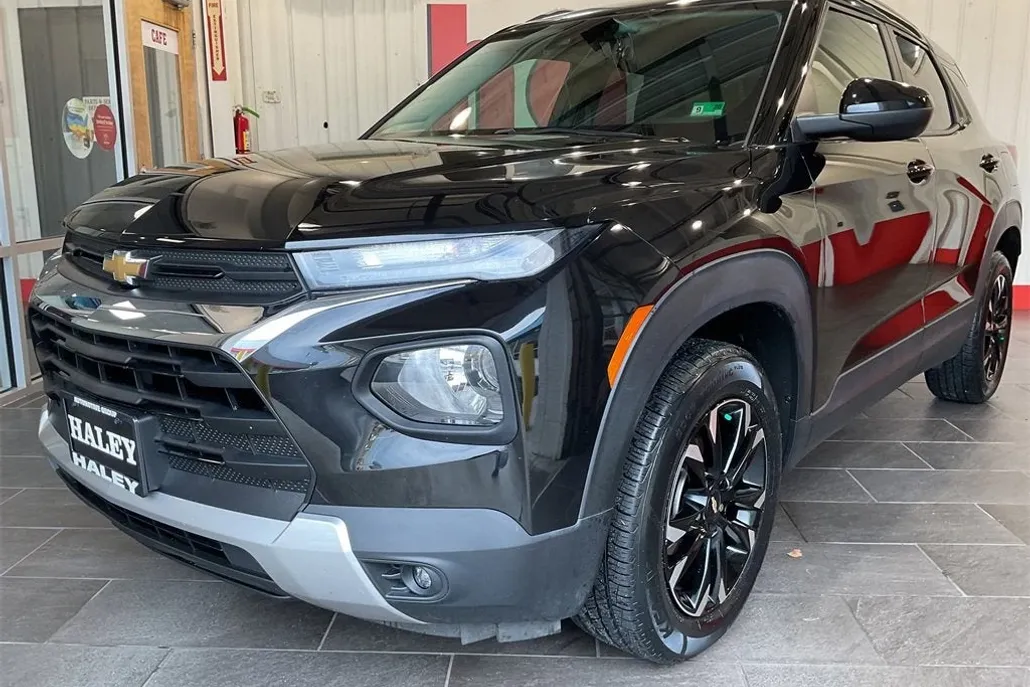 2023 Chevrolet Trailblazer LT photo 1