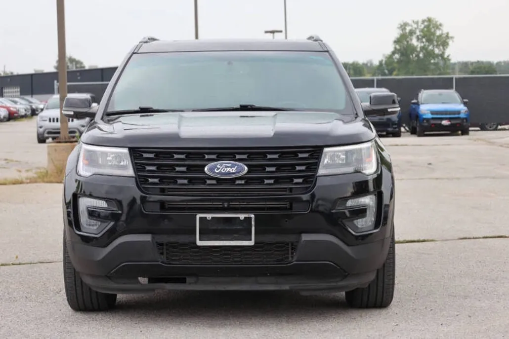 2017 Ford Explorer Sport photo 1