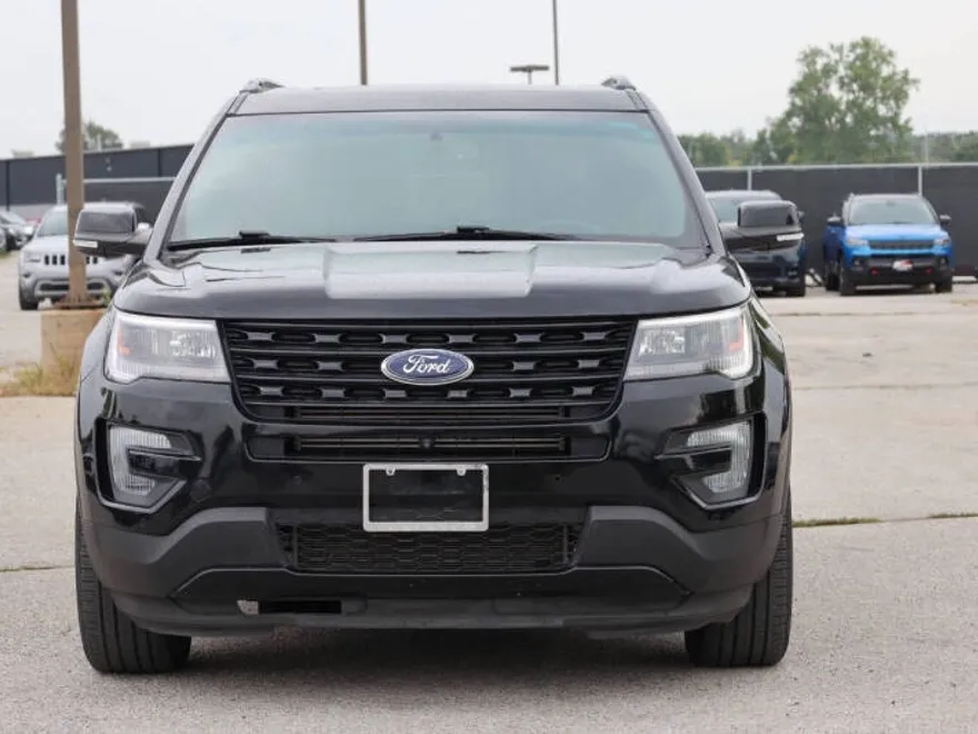 2017 Ford Explorer Sport photo 1