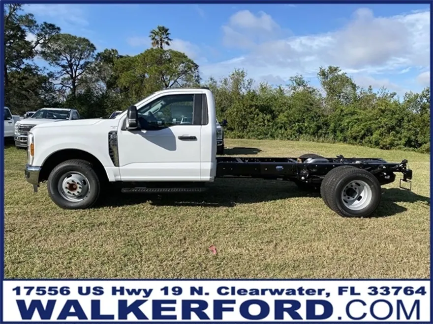 2024 Ford F-350 XL photo 1