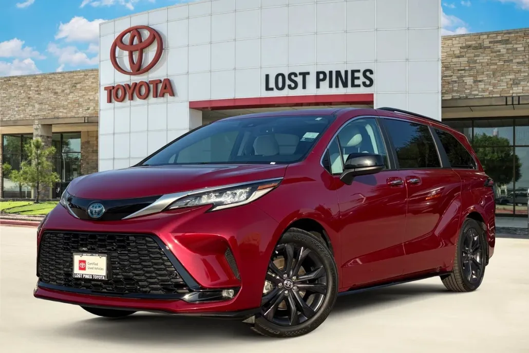 2023 Toyota Sienna XSE photo 1