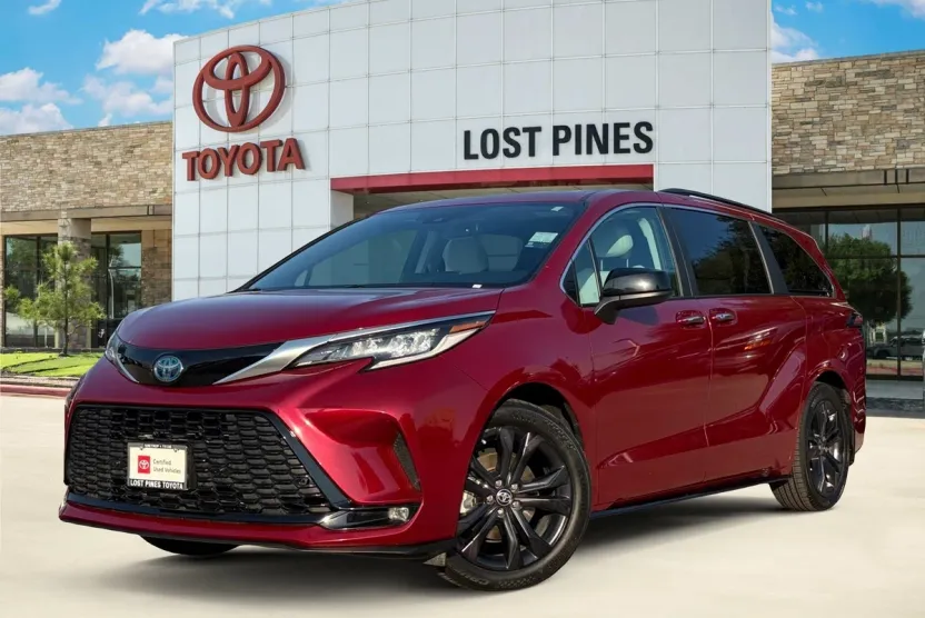 2023 Toyota Sienna XSE photo 1