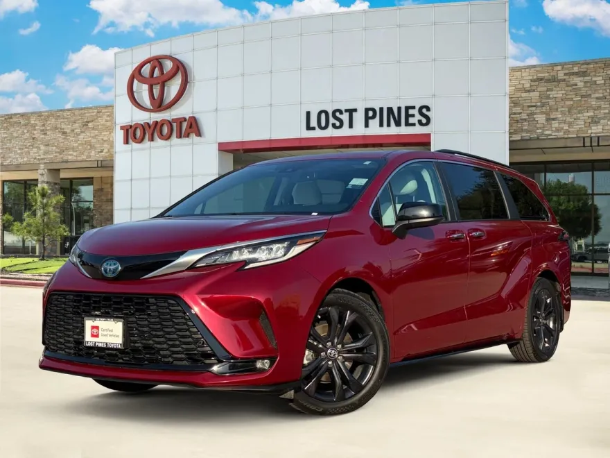 2023 Toyota Sienna XSE photo 1