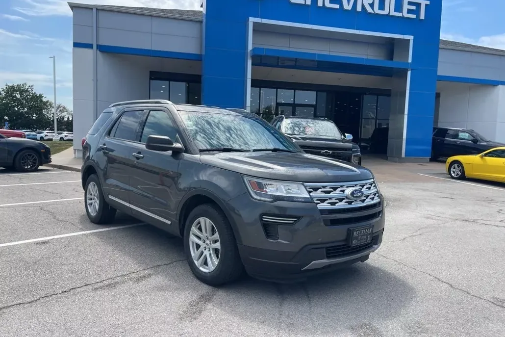 2019 Ford Explorer XLT photo 1