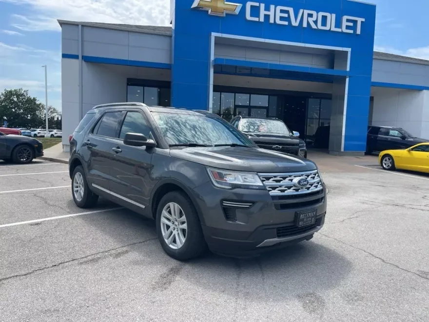 2019 Ford Explorer XLT photo 1