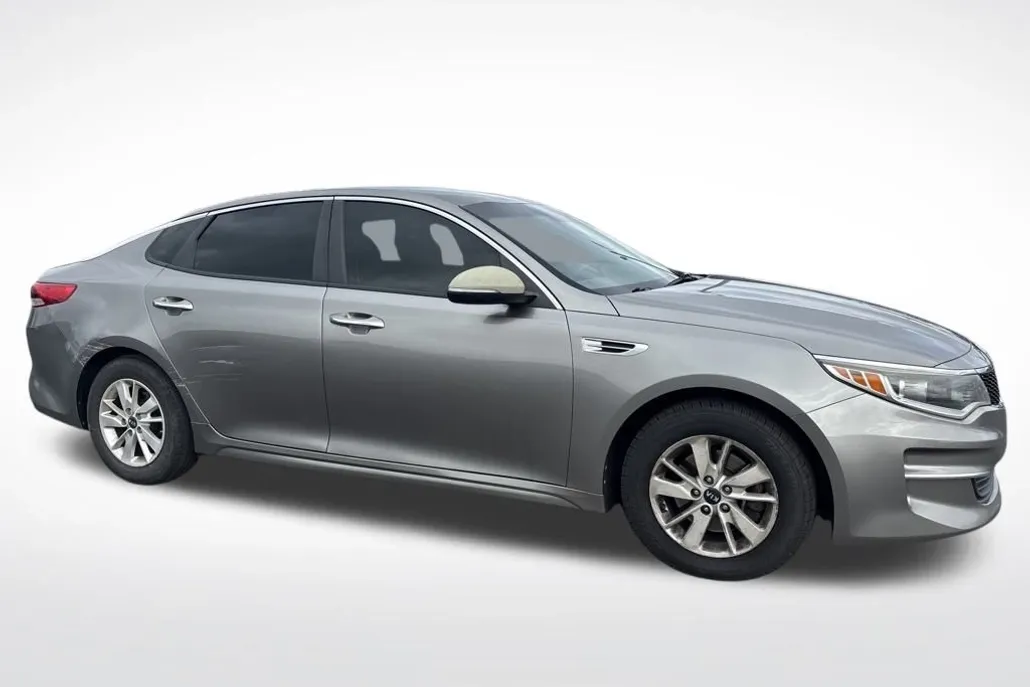 2018 Kia Optima LX photo 1