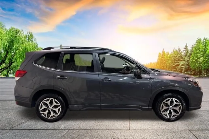 2021 Subaru Forester Premium photo 1
