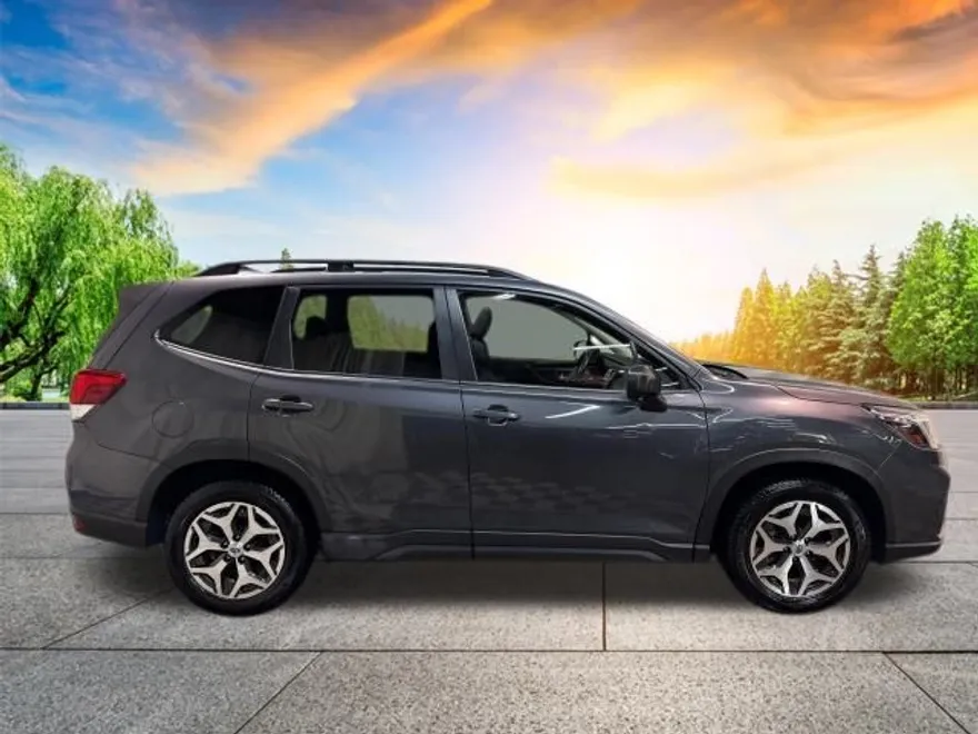 2021 Subaru Forester Premium photo 1