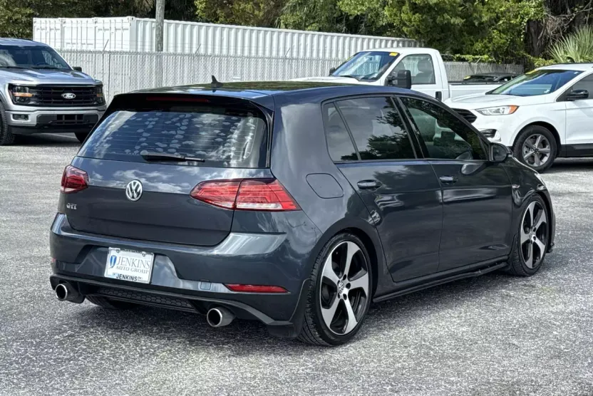 2018 Volkswagen Golf GTI S photo 1