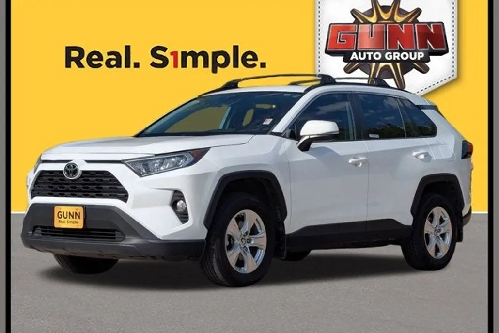 2021 Toyota RAV4 XLE photo 1
