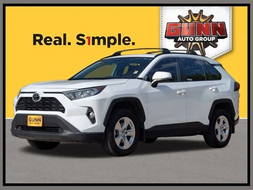 2021 Toyota RAV4 XLE photo 1