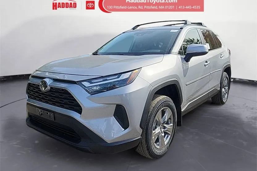 2025 Toyota RAV4 XLE photo 1