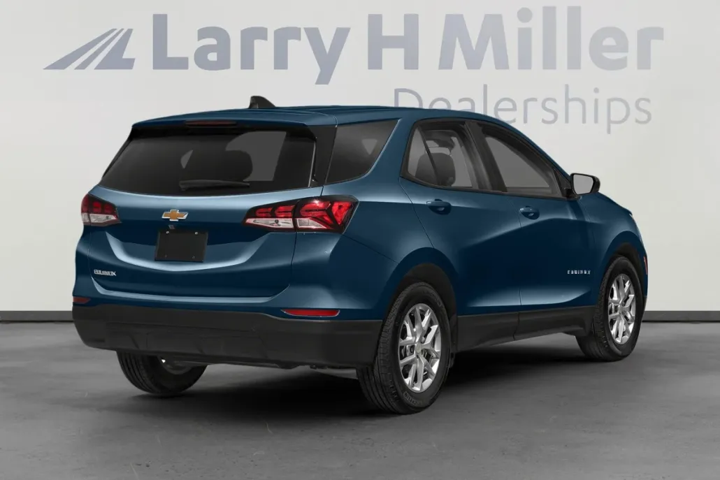 2023 Chevrolet Equinox LS photo 1