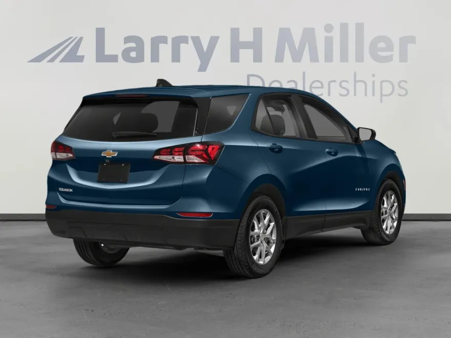 2023 Chevrolet Equinox LS photo 1