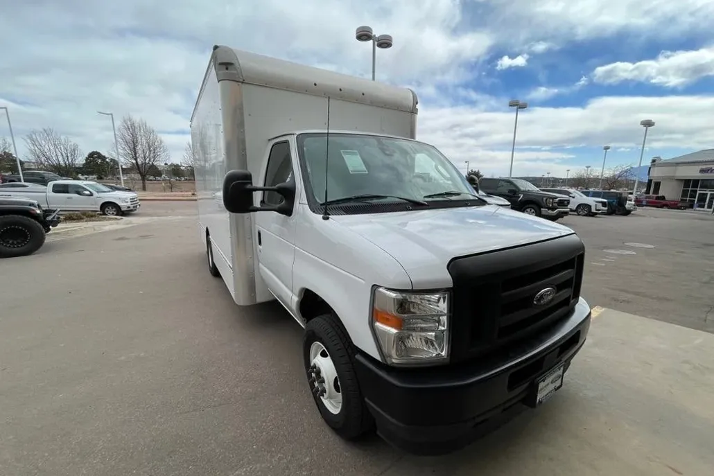 2024 Ford E-450 photo 1