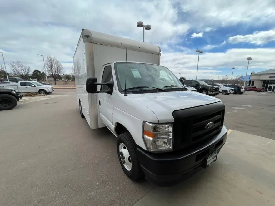 2024 Ford E-450 photo 1