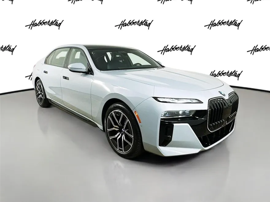 2026 Bmw 750e photo 1