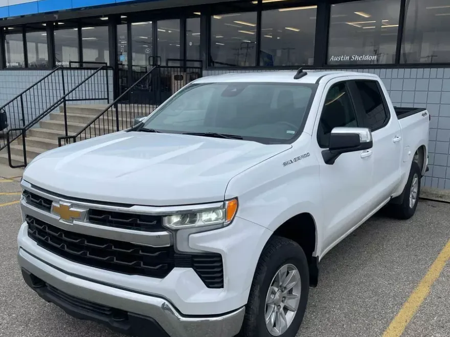 2025 Chevrolet Silverado 1500 LT photo 1