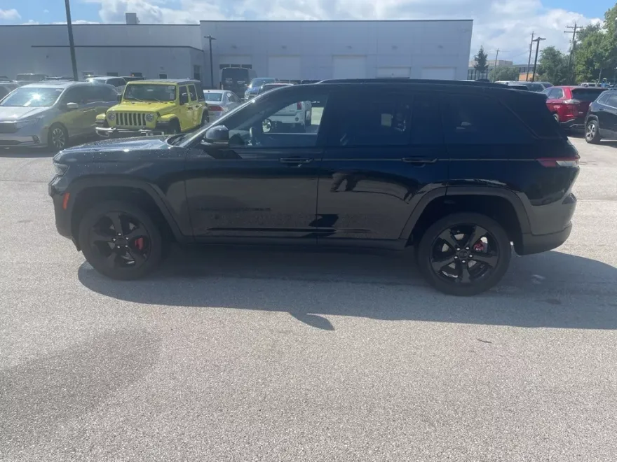 2022 Jeep Grand Cherokee Altitude photo 1