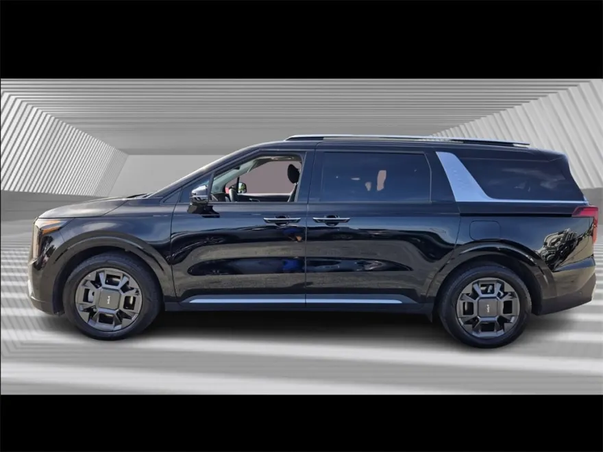2025 Kia Carnival SX photo 1