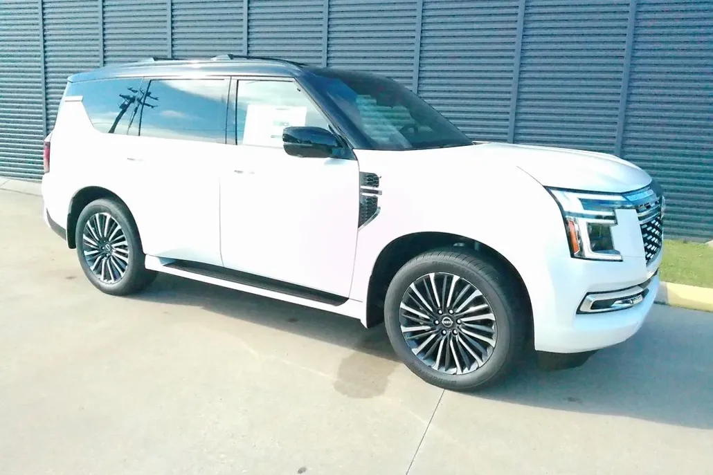 2025 Nissan Armada Platinum Reserve photo 1