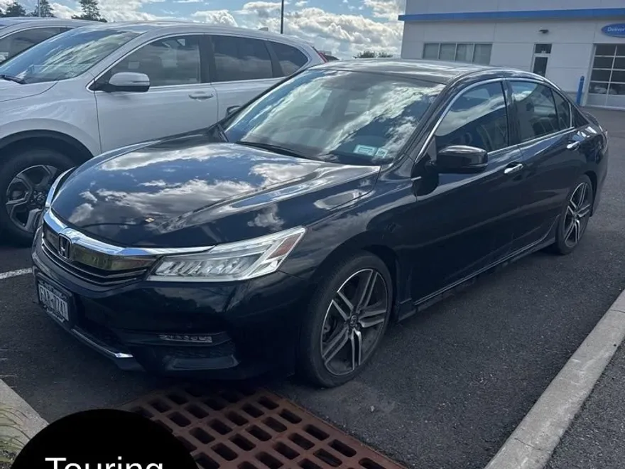 2017 Honda Accord Touring photo 1