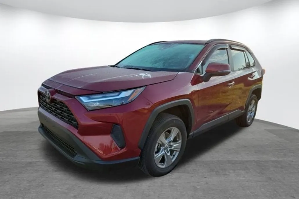 2023 Toyota RAV4 XLE photo 1