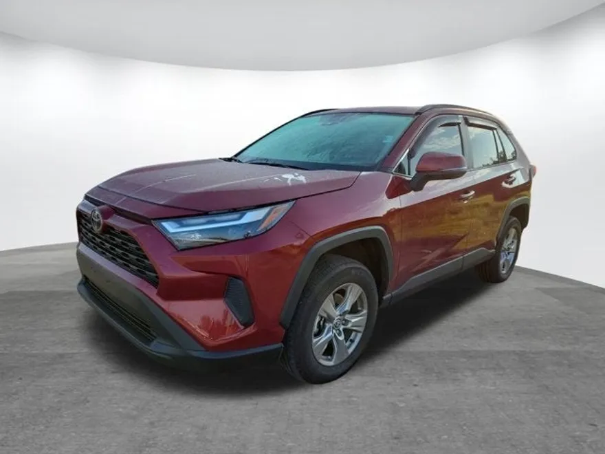 2023 Toyota RAV4 XLE photo 1