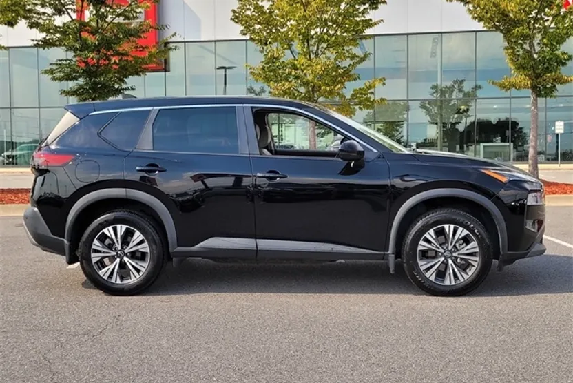 2022 Nissan Rogue SV photo 1