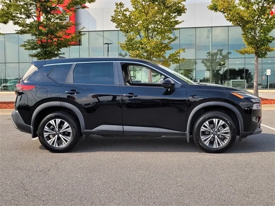 2022 Nissan Rogue SV photo 1