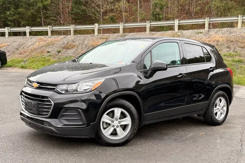 2020 Chevrolet Trax LS photo 1