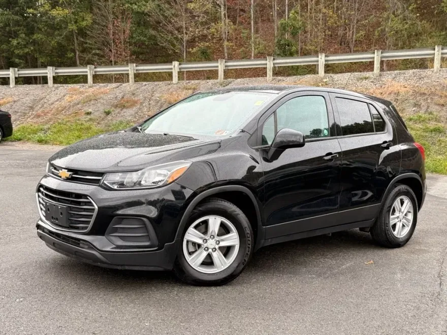2020 Chevrolet Trax LS photo 1