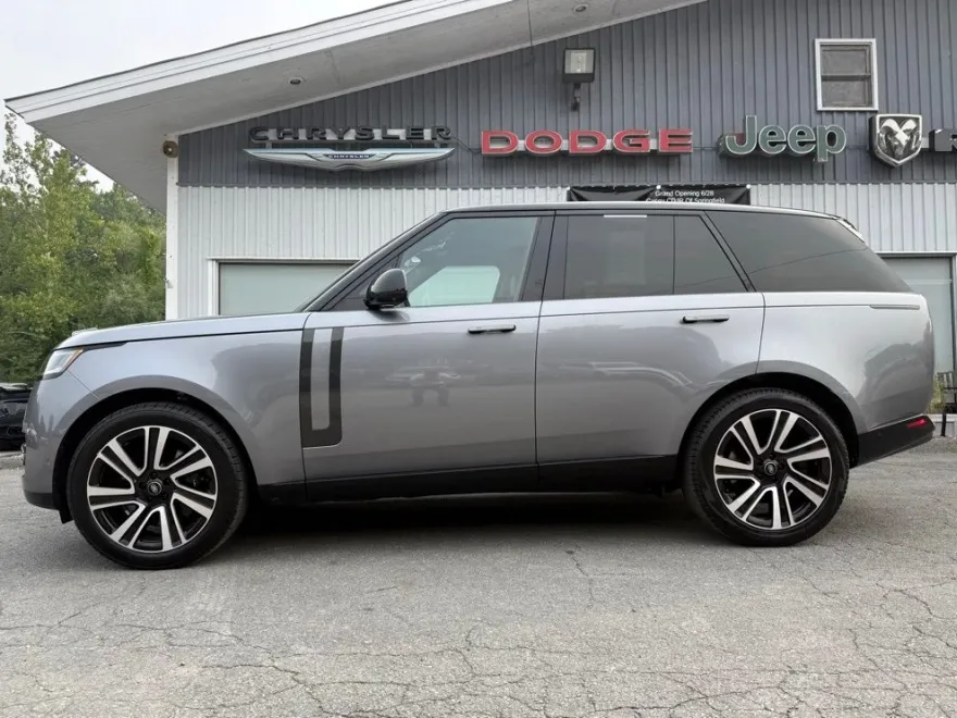 2023 Land Rover Range Rover SE photo 1