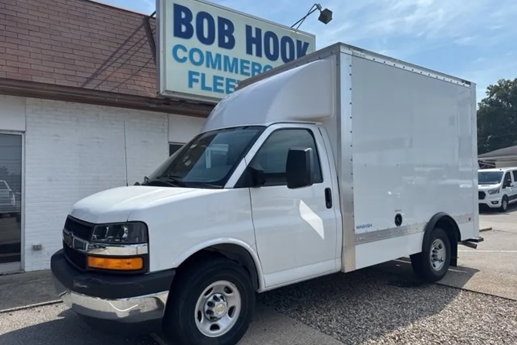 2025 Chevrolet Express 3500 Cutaway Van photo 1