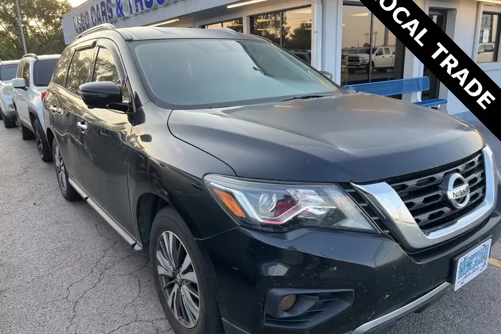 2019 Nissan Pathfinder SL photo 1