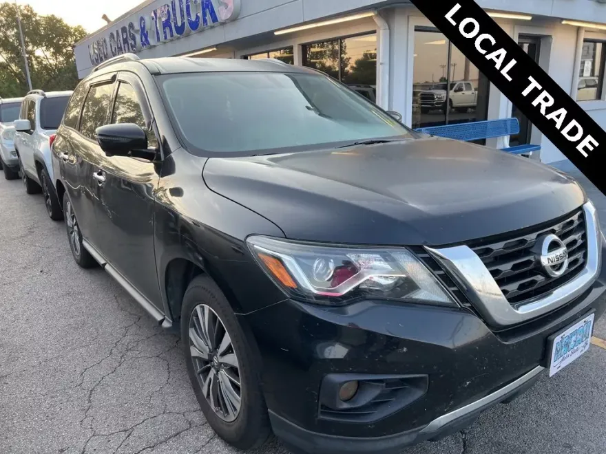 2019 Nissan Pathfinder SL photo 1