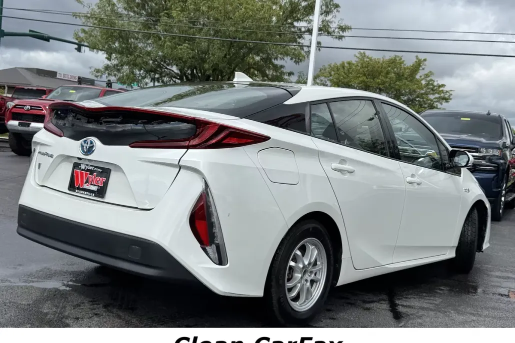 2018 Toyota Prius Prime Plus photo 1