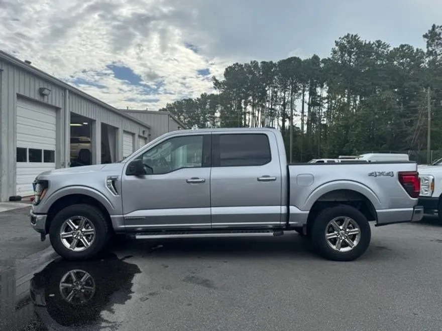 2024 Ford F-150 XLT photo 2