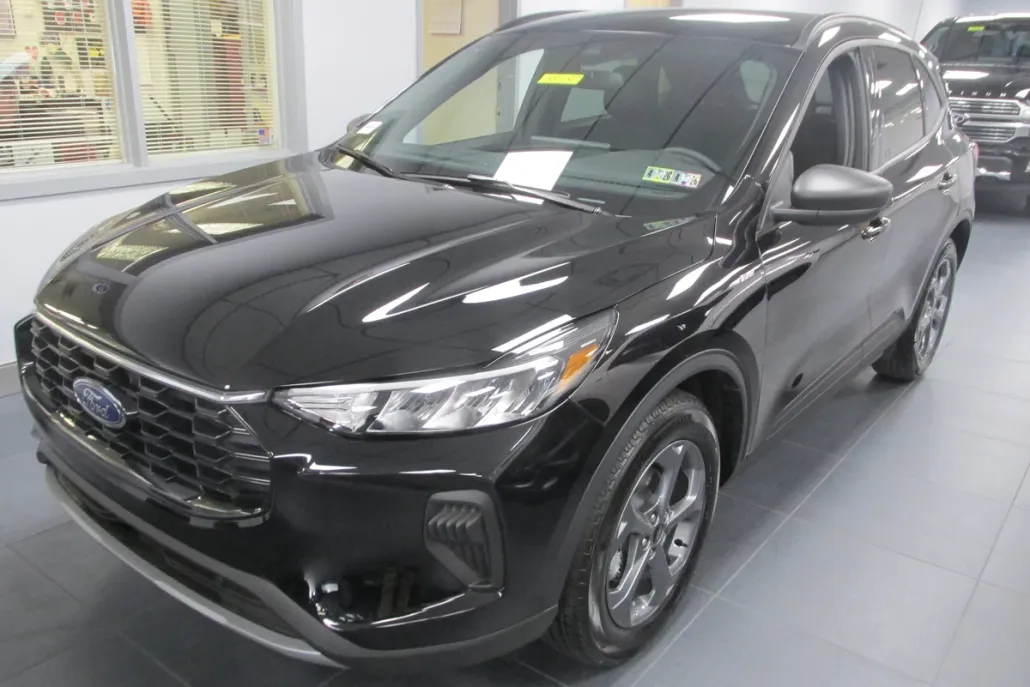 2025 Ford Escape ST-Line photo 1