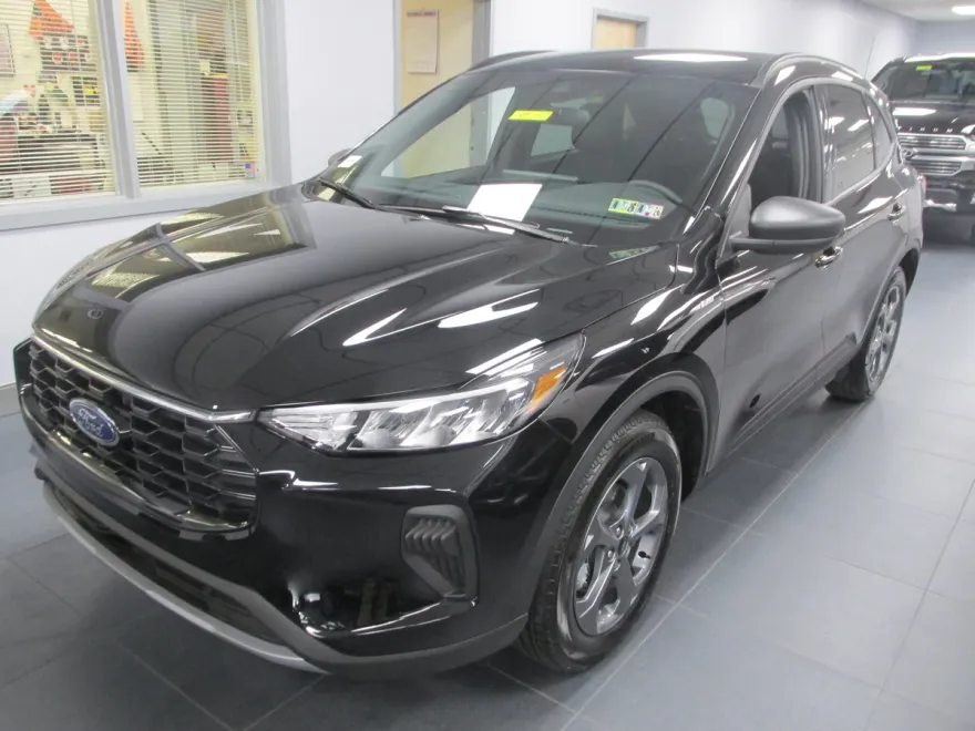 2025 Ford Escape ST-Line photo 1