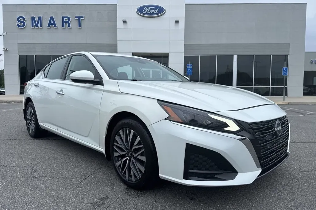 2023 Nissan Altima 2.5 SV photo 1