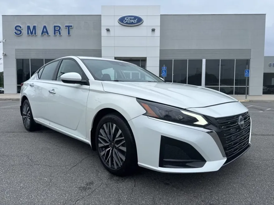 2023 Nissan Altima 2.5 SV photo 1