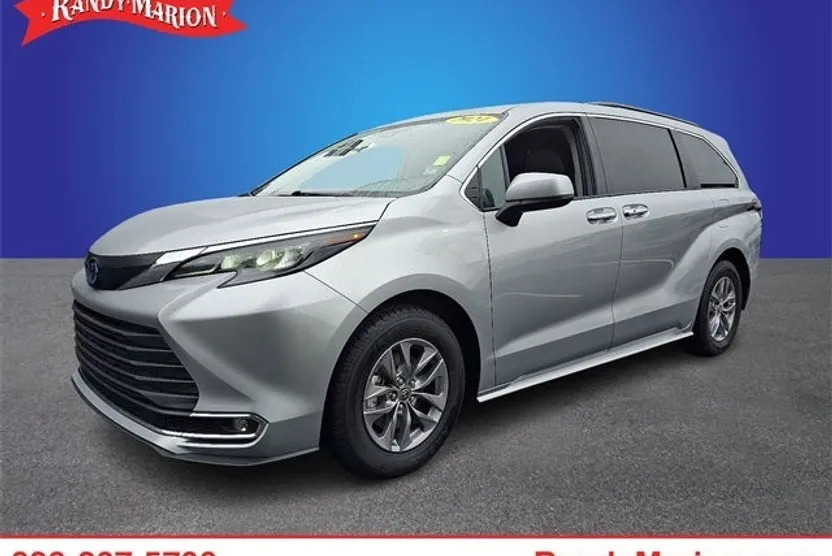 2024 Toyota Sienna XLE photo 1