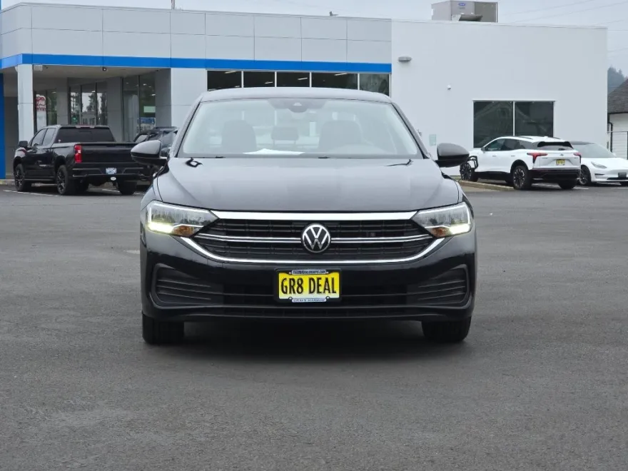 2024 Volkswagen Jetta SE photo 1